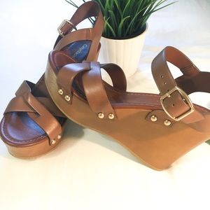 Brown Wedges